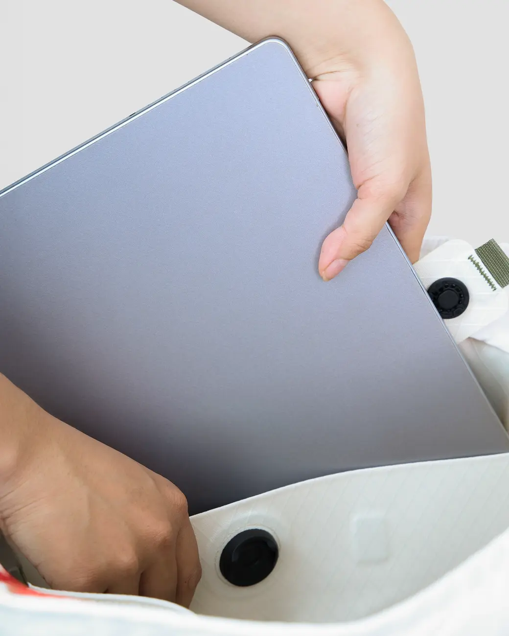 An image of Day Bag Marshmallow laptop