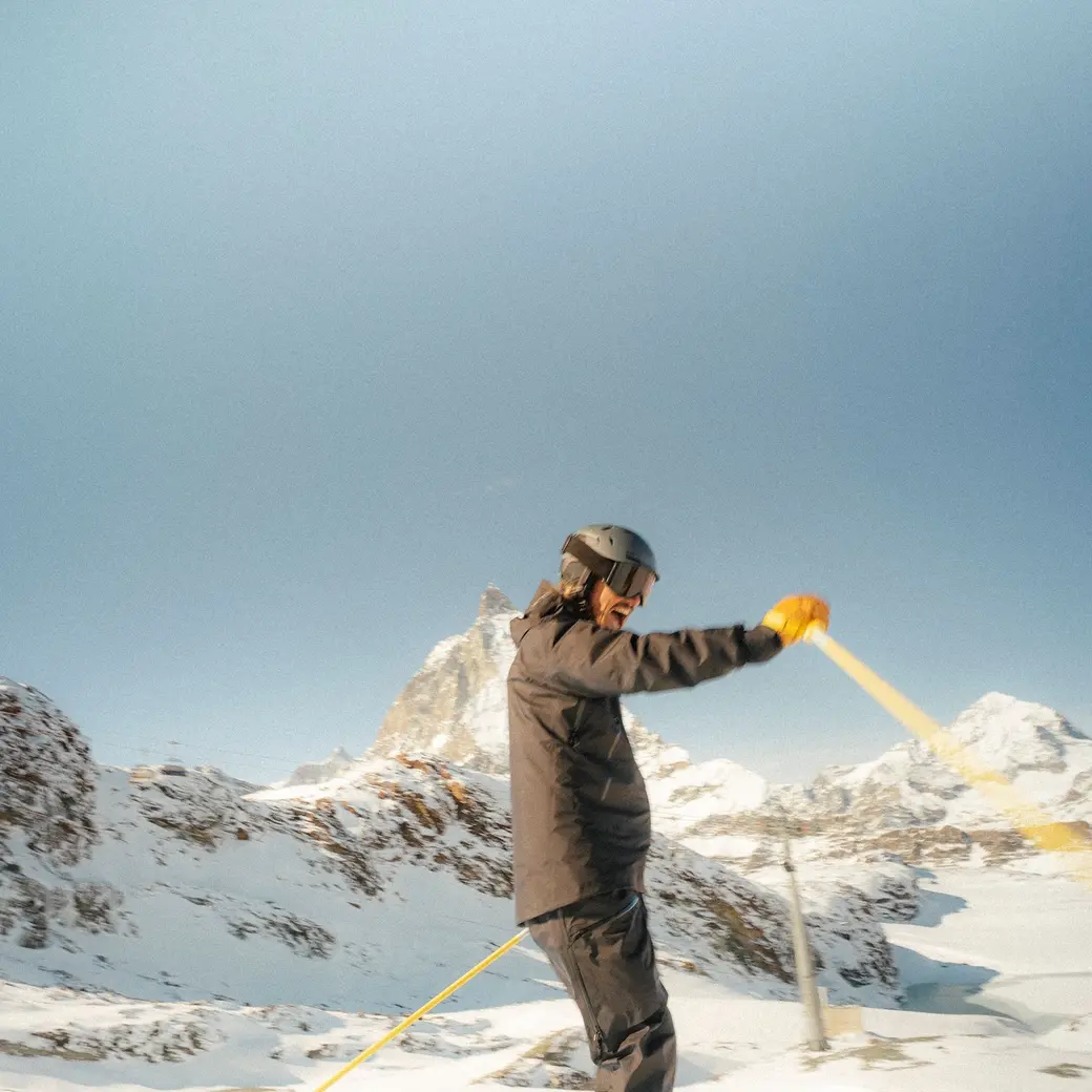 Someone skiing 